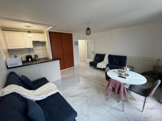 Quiet apartment near metro - 1