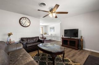 Centrally Located Denison Home - Denison - 0