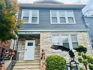 B&E Luxury vacation Suites - 9