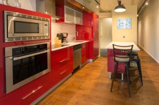 Comfortable and Cozy suite in the brand-new Juke Box building - Victoria - 3