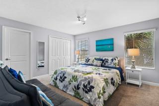 Spacious 4BR Townhome with Pool at Storey Lake - 9