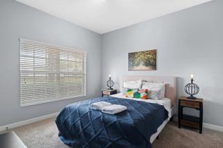 Spacious 4BR Townhome with Pool at Storey Lake - Kissimmee - 3