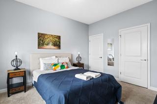 Spacious 4BR Townhome with Pool at Storey Lake - 2