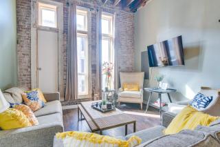 Dtwn Loft in the Heart of Monett Pets Welcome! - Monett - 0