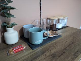 R3 - Cozy Small Double - City & Beach Access, WIFI, Free Parking - Self Catering - Swansea - 3