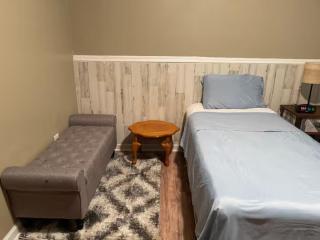 Welcoming Overnight Bedroom - 7