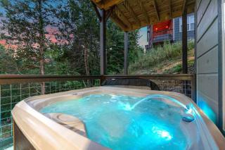 Peaceful and Luxurious Cabin with Indoor Pool and Wrap-Around Decks with Stunning View - 7