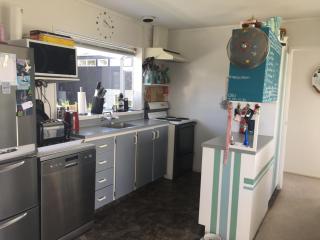 Iconic 70's Kiwi Bach - Whitianga - 7