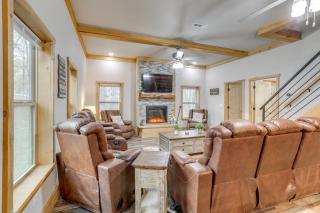 Greers Ferry Lake Access and Deck Group Getaway! - Heber Springs - 7
