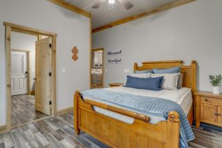Greers Ferry Lake Access and Deck Group Getaway! - Heber Springs - 2