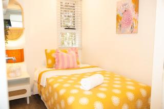 Comfortable Seaside Studio & Courtyard - 6