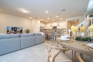Enjoy your family time with Modern Themed Home and Pool - Davenport - 2