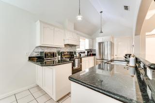 Fenced Yard Home Near Hospitals in Edinburg! - Edinburg - 2