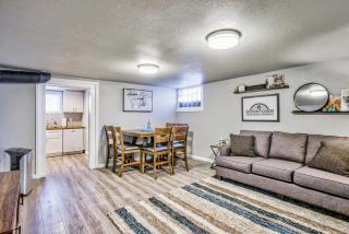 Olympic Flat Downtown w Hot Tub BBQ & Fire pit - 1