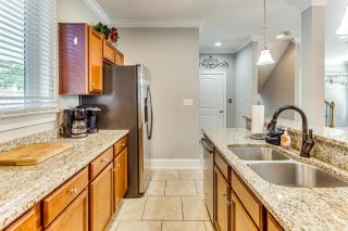 Walk to Ocean: Myrtle Beach Townhome w/ Balcony! - 1