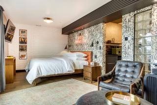 The Reed at The Louie Boutique Motel, Private Sauna! Walk to Everything! - Newport - 6