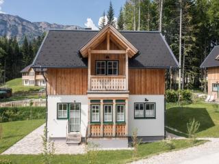 Dreamy holiday home on Lake Grundlsee with sauna - Grundlsee - 0
