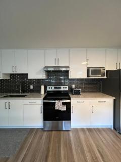 Calm & Cozy Private Suite - 7