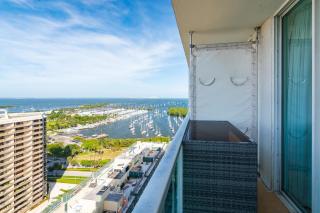Cocktails & Coffee with bay & city view balconies - Miami - 3