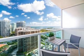 Cocktails & Coffee with bay & city view balconies - Miami - 2