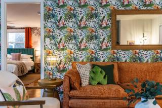 Venture into a Spacious 5-bedroom House with 5-Star Comfort in Downtown Raleigh - Raleigh - 2