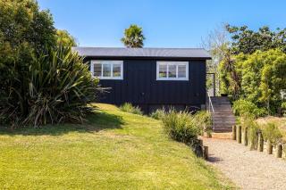 Tahatai Cottage - - 8