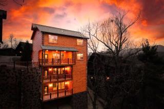 Zen Z Bear - Pool Oasis, Hot Tub, EV, Scenic Views - Pigeon Forge - 0