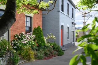 DeWitt Apartment - 3 Red Doors Battery Point - 9