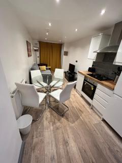 CLASSIC BRIXTON CITY APARTMENT - 4