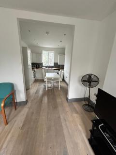 NKY CLASSIC BRIXTON APARTMENT Three - 6