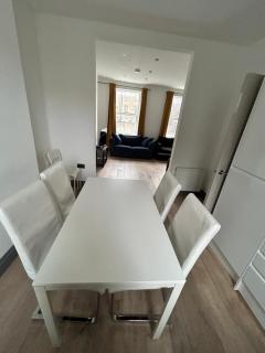 NKY CLASSIC BRIXTON APARTMENT Three - 3