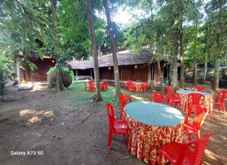 Sallyies Homestay Gust House - Kottayam - 9