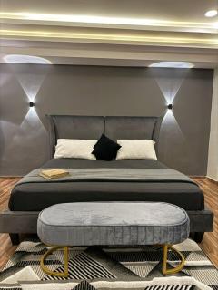 Grey as Smoke -1BHK Modern Condo - Self Checkin - Rawalpindi - 0