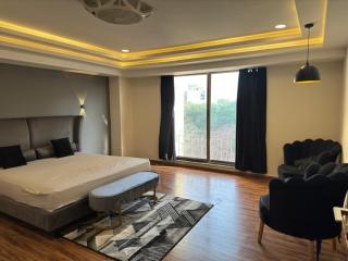 Grey as Smoke -1BHK Modern Condo - Self Checkin - Rawalpindi - 3