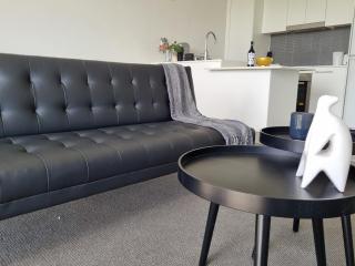 Modern 1 Bedroom apartment with Pool, Gym & Water Views - 8