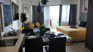 Dominiks Stylish Resort Gem Ocean View Pool Queen Bed at Tambuli 8 Floor Fast Wifi - Maribago - 2