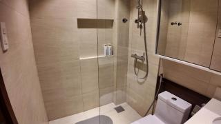 Dominiks Stylish Resort Gem Ocean View Pool Queen Bed at Tambuli 8 Floor Fast Wifi - Maribago - 1