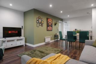 L1 City Stay, Netflix & Prime Location,Workspace - 7