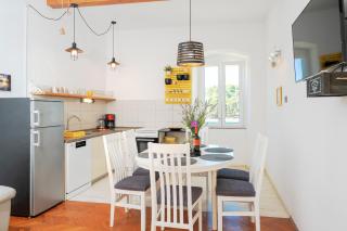 Historic Stone Home On The Seafront With King Beds And Garden - 7
