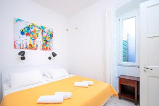 Historic Stone Home On The Seafront With King Beds And Garden - Stari Grad - 3