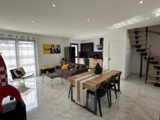 Le Refuge du Léman, Duplex neuf de 80m 2, à 5 minutes de Geneve pour 4 à 6 personnes - Douvaine - 0