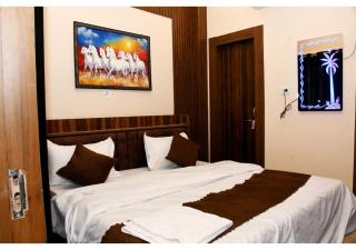 Tirupati Balaji Inn Bageshwar Dham - Basāri - 0