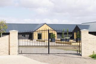 Beautiful 2 Bedroom Barn -Stansted Airport 2 miles - Elsenham - 9