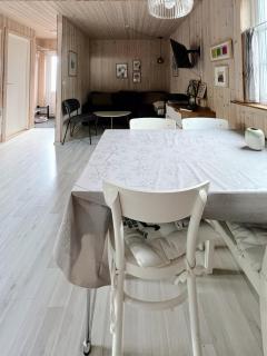 Discover this Well-Appointed Cottage C - 1