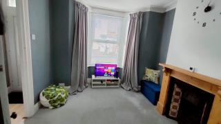Comfortable Home Away From Home - Gillingham - 1