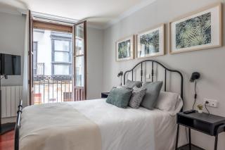 Ayuntamiento Bilbao, Casco Viejo -Parking optional - 2