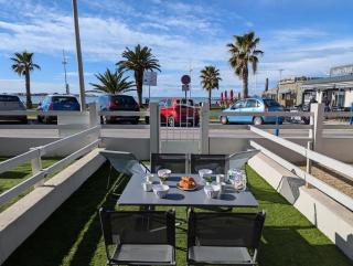 Sol-y-Days Goeland, Appartement avec terrasse front de mer et place de parking en centre-ville - 0