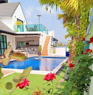 Utchara Villa - - 9