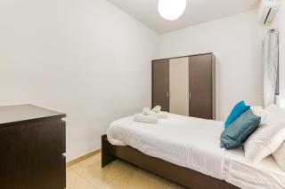 Bright,stylish 2bedroom apartment in village centre - 3