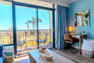 Oceanfront Suite Grande Cayman 124 - 9